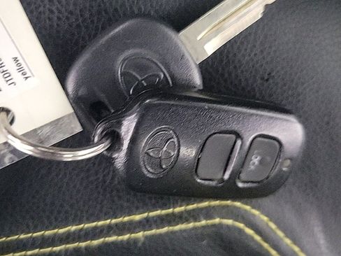 Used 2002 Toyota MR2 image 21