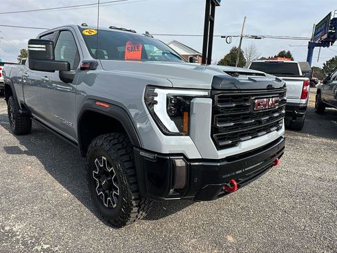 Used 2024 GMC Sierra 2500 AT4X image 3