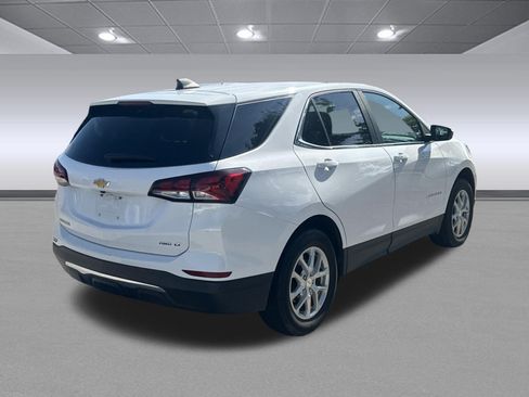 Used 2024 Chevrolet Equinox LT AWD/4WD image 3