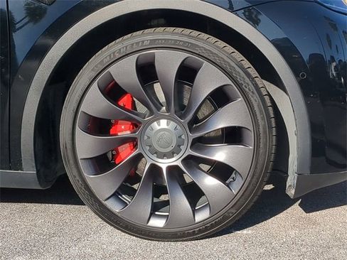 Used 2022 Tesla Model Y Performance image 11