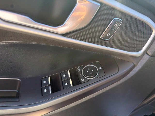 Used 2020 Ford Explorer XLT AWD/4WD image 12