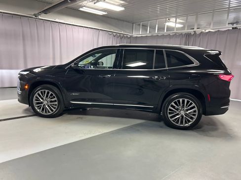 Used 2025 Buick Enclave Avenir AWD/4WD image 4