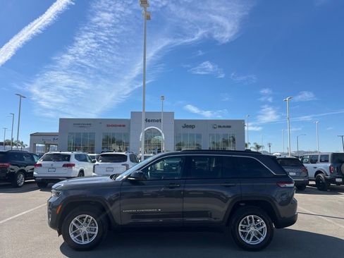 Used 2025 Jeep Grand Cherokee Laredo X w/ Luxury Tech Group I image 5