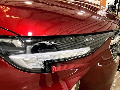 Certified 2022 Buick Envision Avenir w/ Technology Package II image 4