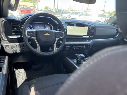 Used 2025 Chevrolet Silverado 1500 LT AWD/4WD image 17