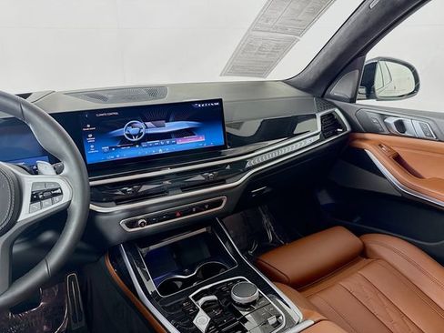 Used 2024 BMW X7 xDrive40i w/ M Sport Package AWD/4WD image 26