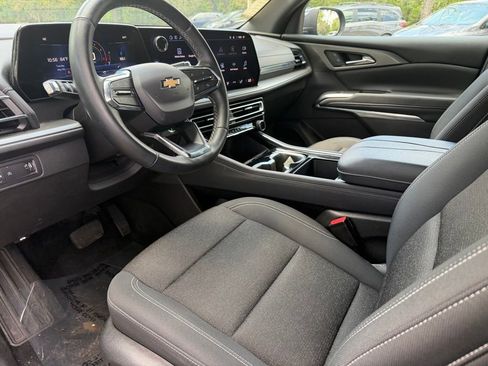 Used 2025 Chevrolet Traverse LT FWD image 21