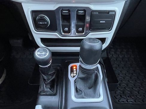 Used 2019 Jeep Wrangler Sport image 19