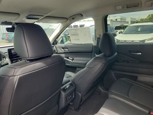 New 2026 Nissan Pathfinder SL AWD/4WD image 11