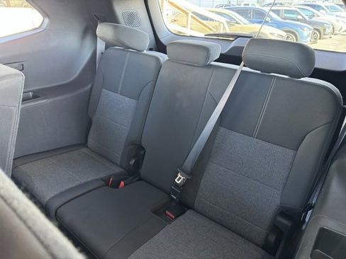 Used 2025 GMC Acadia Elevation image 23