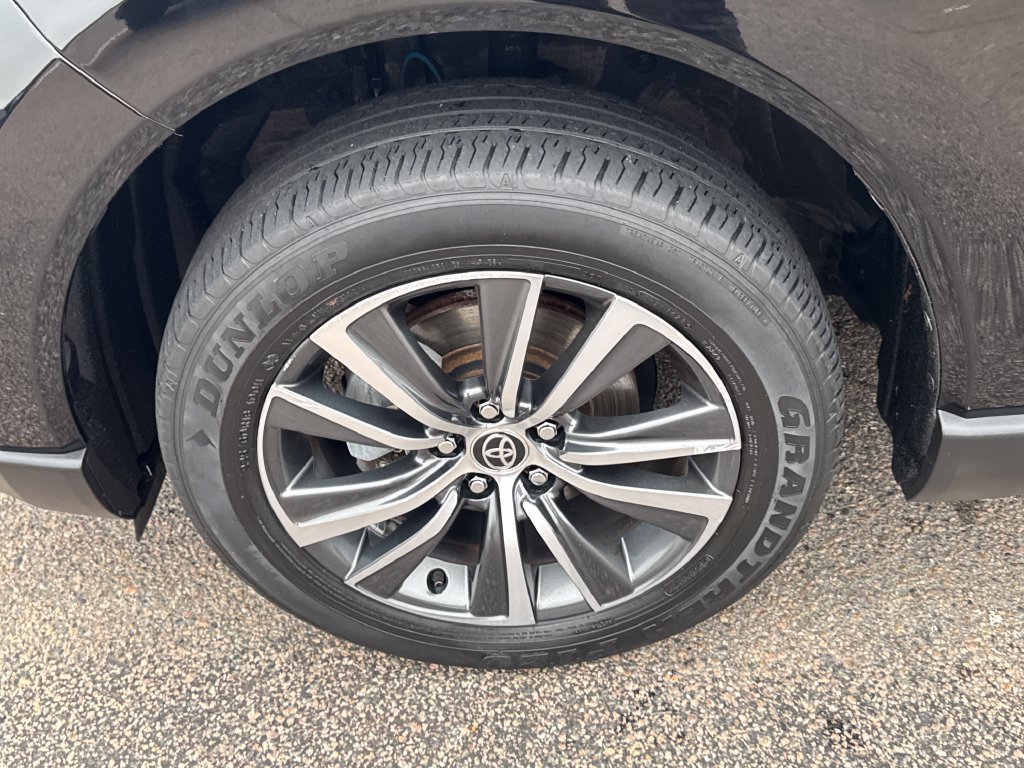Used 2023 Toyota Venza LE AWD/4WD image 41