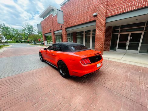 Used 2016 Ford Mustang GT Premium RWD image 4
