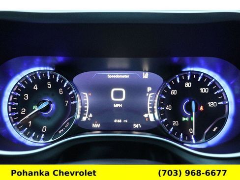 Used 2025 Chrysler Pacifica Select image 9
