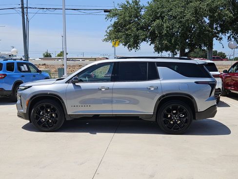 Certified 2025 Chevrolet Traverse RS w/ LPO, Floor Liner Package AWD/4WD image 6