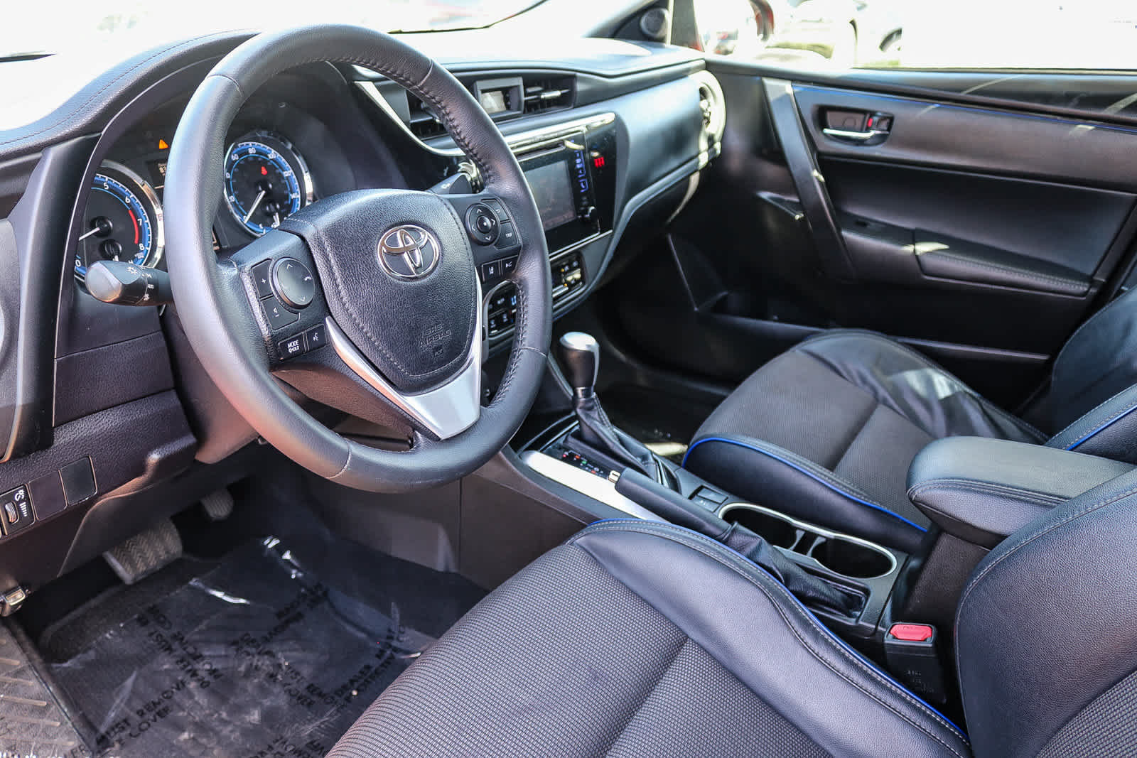 Used 2019 Toyota Corolla SE w/ Carpet Mat Package (TMS) FWD image 14