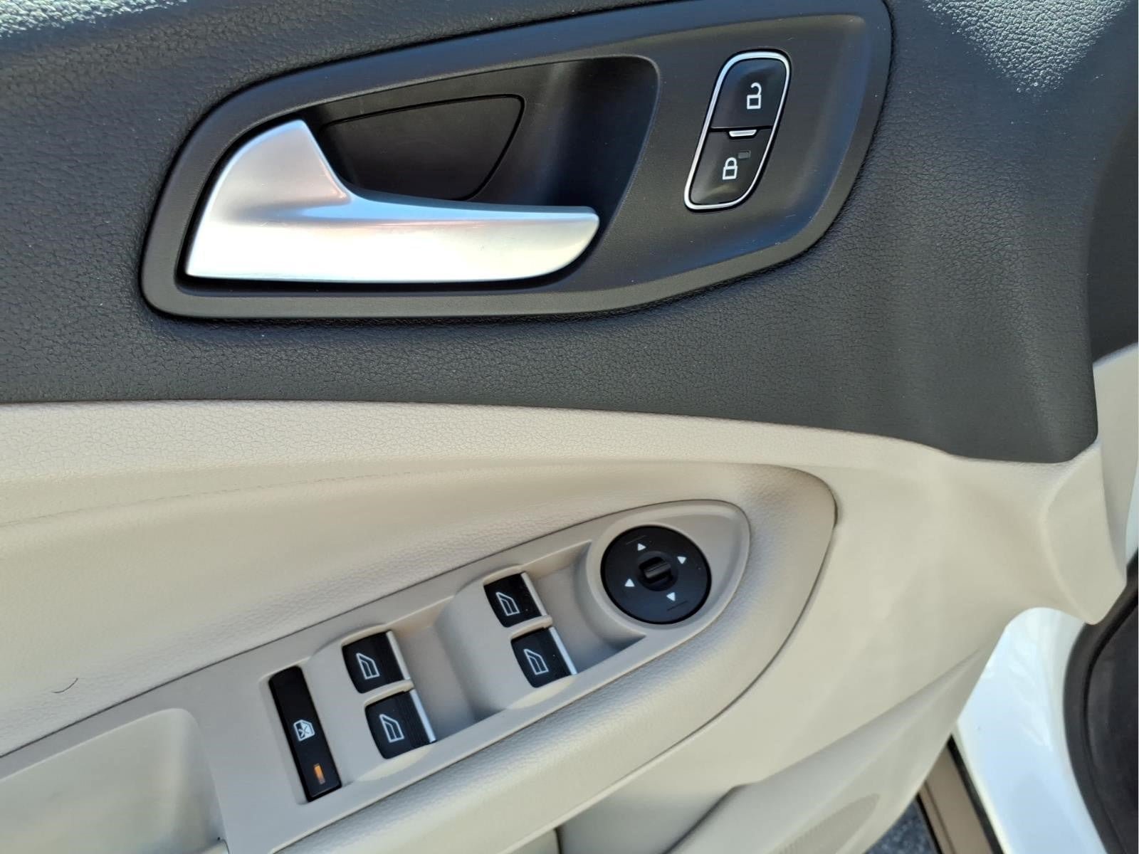Used 2017 Ford Escape SE w/ SE Leather Comfort Package FWD image 14