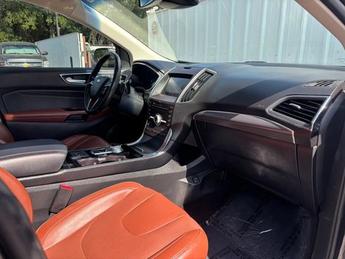 Used 2019 Ford Edge Titanium w/ Equipment Group 301A AWD/4WD image 17