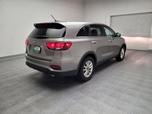 Used 2019 Kia Sorento LX image 9