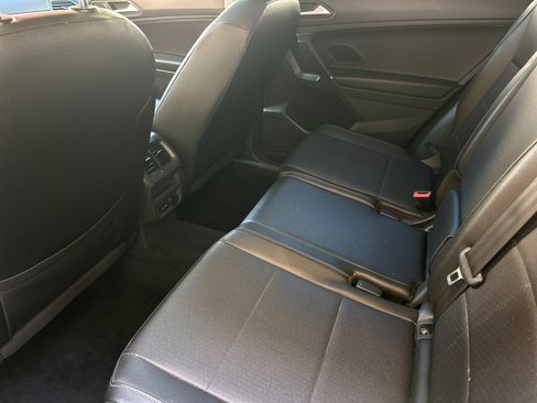 Used 2020 Volkswagen Tiguan SEL AWD/4WD image 12