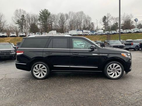 Used 2024 Lincoln Navigator Premiere image 5