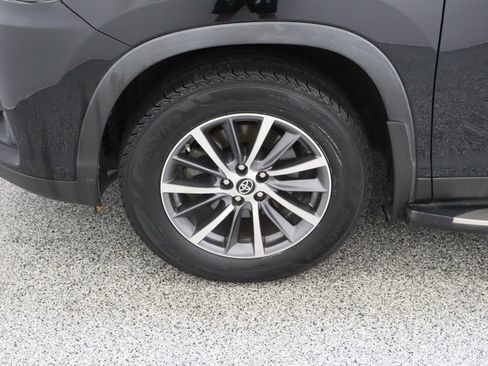 Used 2019 Toyota Highlander XLE FWD image 10