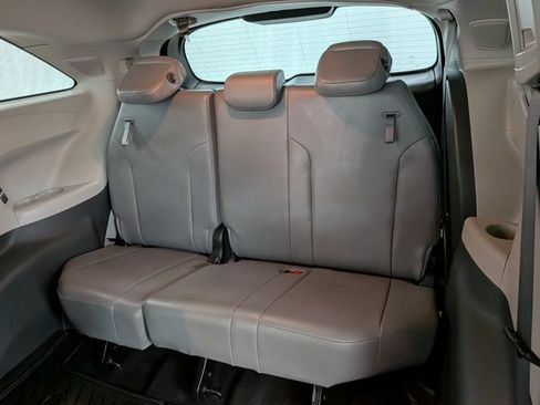 Used 2022 Toyota Sienna XLE w/ XLE Plus Package FWD image 19