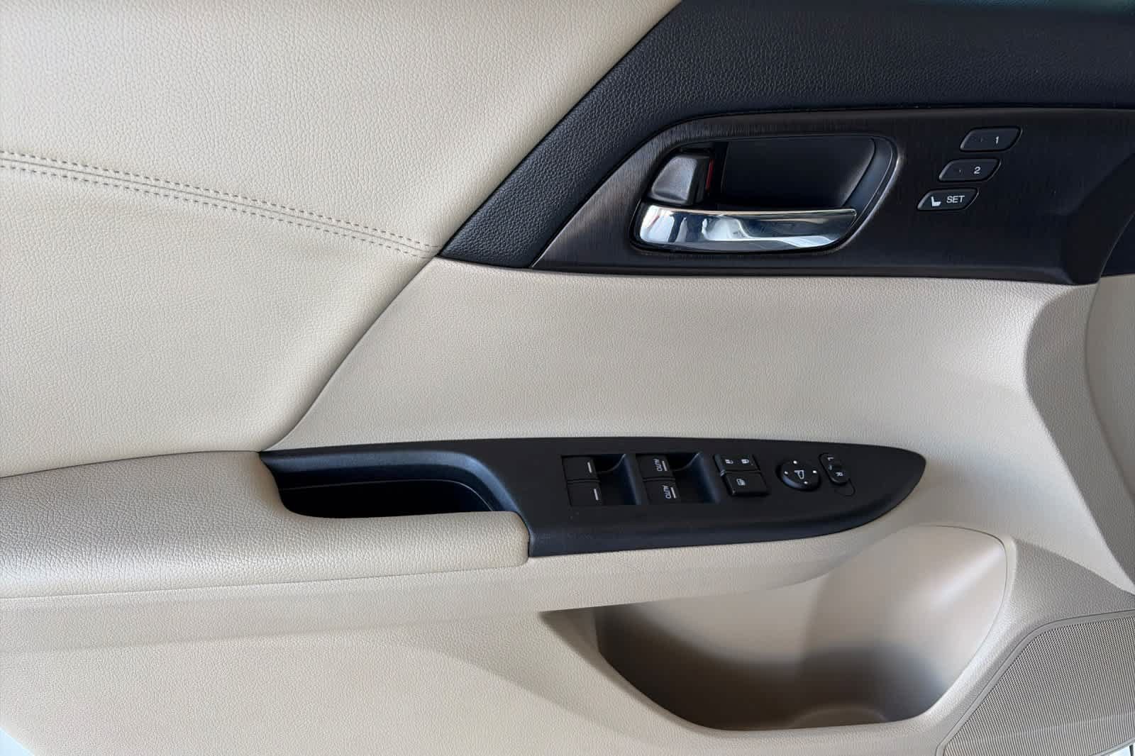 Used 2015 Honda Accord EX-L image 12