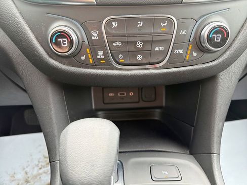 Used 2023 Chevrolet Equinox RS image 27