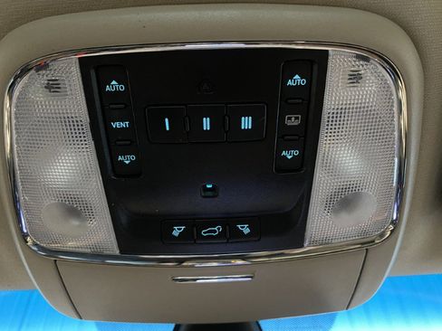 Used 2012 Jeep Grand Cherokee Overland AWD/4WD image 40