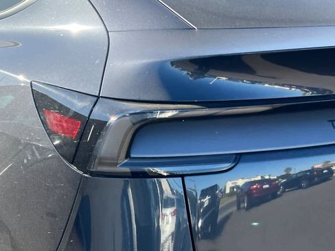 Used 2026 Tesla Model Y AWD image 19