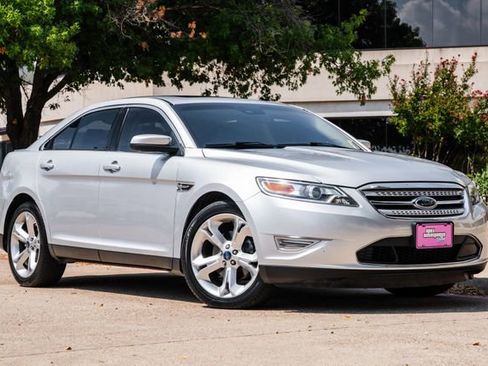 Used 2010 Ford Taurus SHO image 30