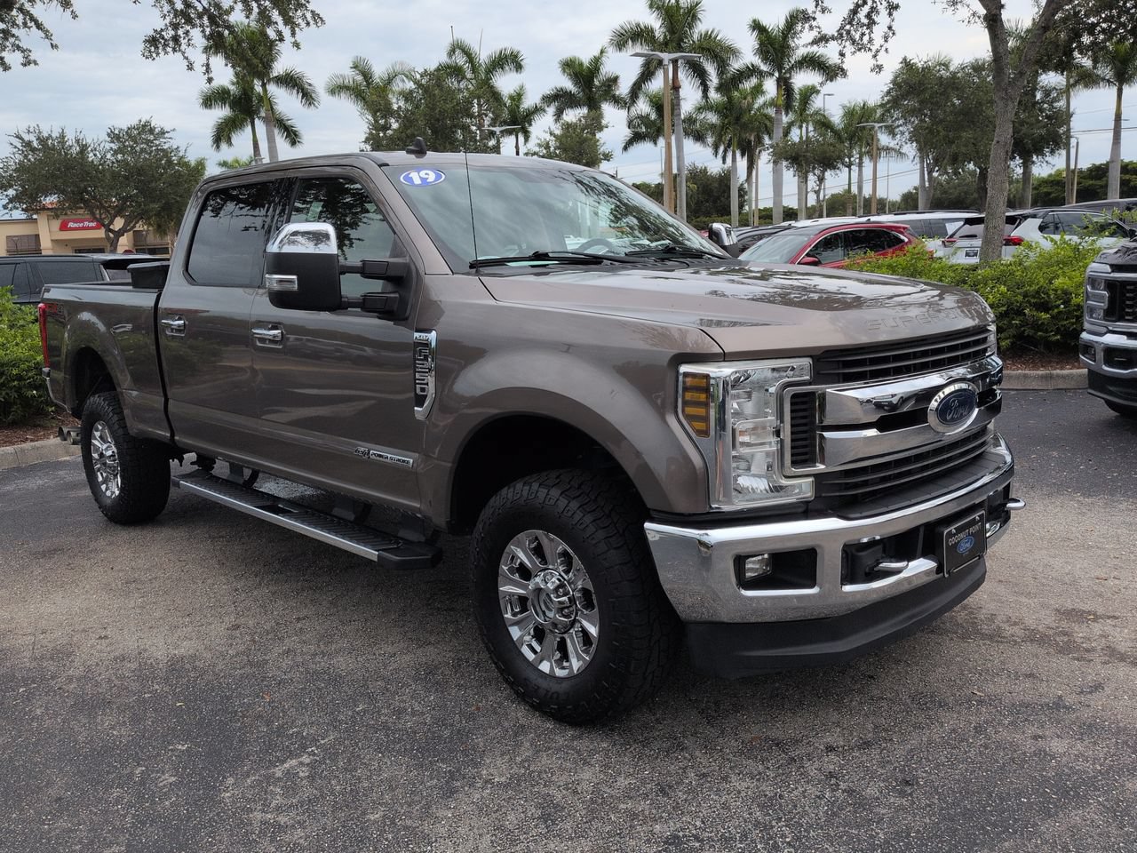 Used 2019 Ford F250 XLT w/ XLT Premium Package AWD/4WD image 2