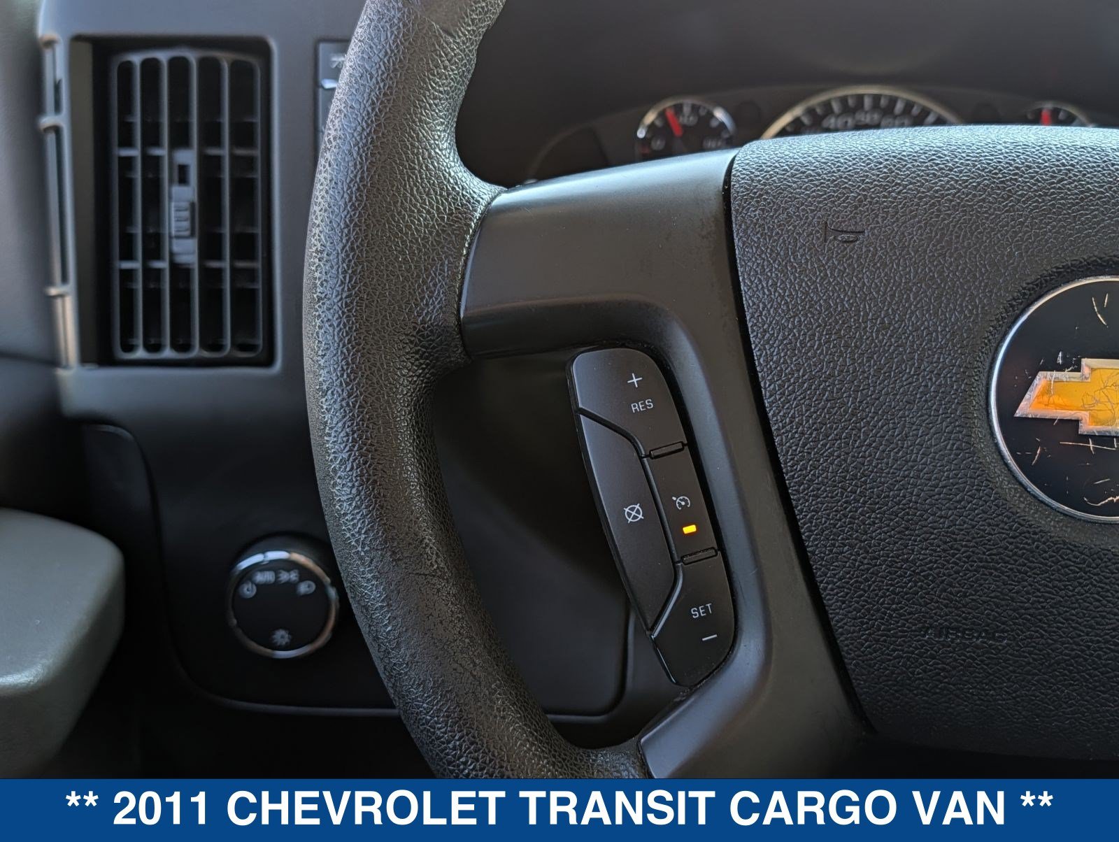 Used 2011 Chevrolet Express 2500 RWD image 22