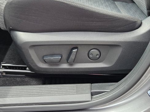 Used 2023 Nissan Rogue SV FWD image 20