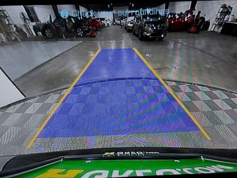 Used 2021 Porsche Cayenne w/ Driver Memory Package image 18