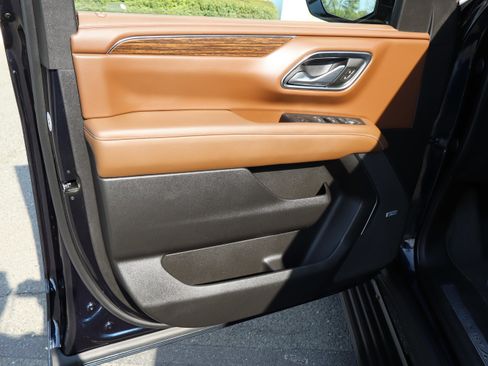 Used 2024 Chevrolet Tahoe High Country w/ Premium Package image 17