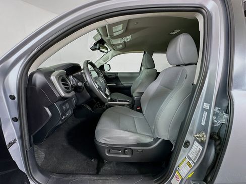 Used 2020 Toyota Tacoma SR5 image 20