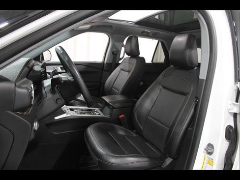 Certified 2022 Ford Explorer Limited w/ Equipment Group 301A AWD/4WD image 6