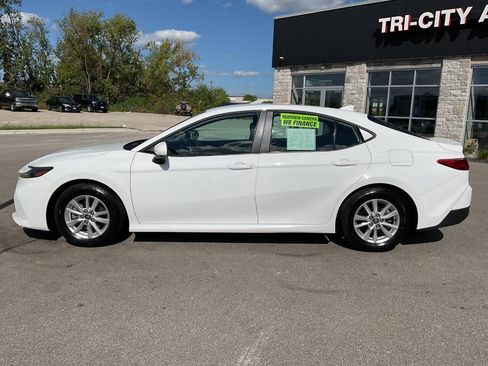 Used 2025 Toyota Camry LE FWD image 3