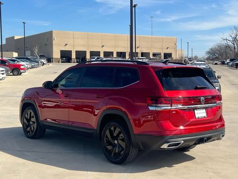 Used 2024 Volkswagen Atlas SE w/ Black Wheel Package image 10