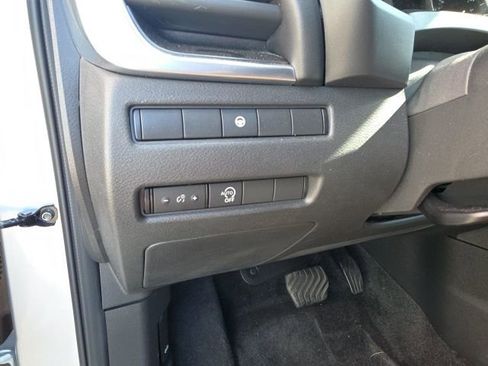 Used 2023 Nissan Rogue SV image 14