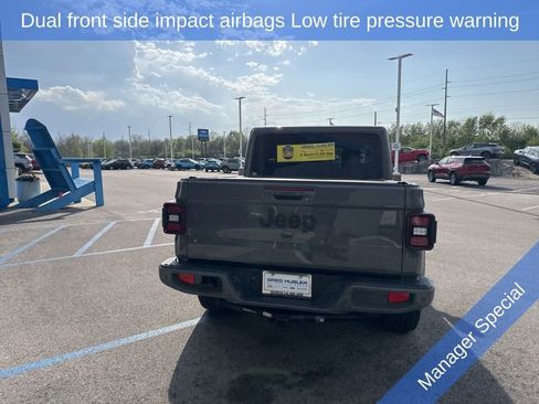 Used 2023 Jeep Gladiator Overland AWD/4WD image 14