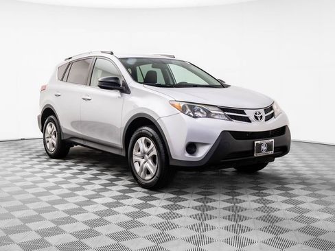 Used 2014 Toyota RAV4 LE image 9
