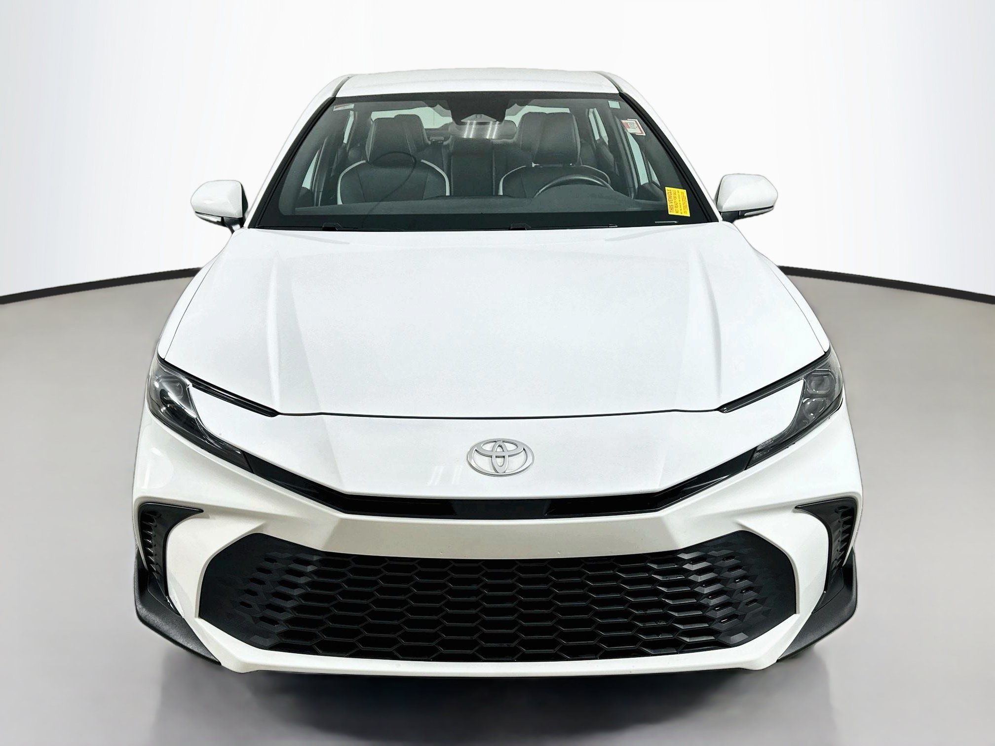 Used 2025 Toyota Camry SE FWD image 2