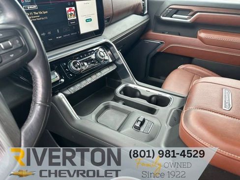 Used 2024 GMC Sierra 3500 Denali Ultimate AWD/4WD image 11