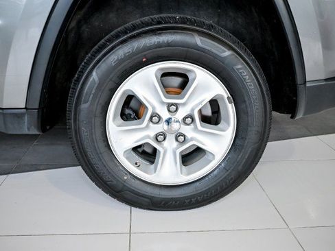 Used 2012 Jeep Grand Cherokee Laredo w/ Laredo E Group AWD/4WD image 40
