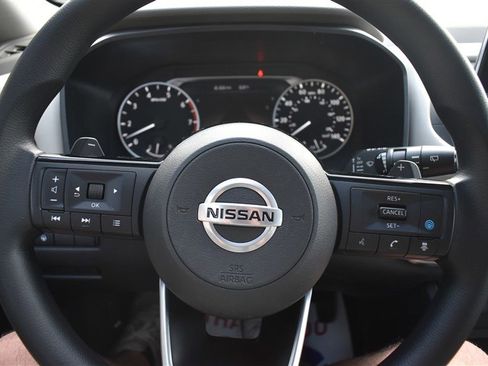 Used 2021 Nissan Rogue SV AWD/4WD image 14