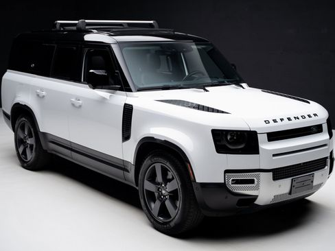 Used 2023 Land Rover Defender 130 SE image 42