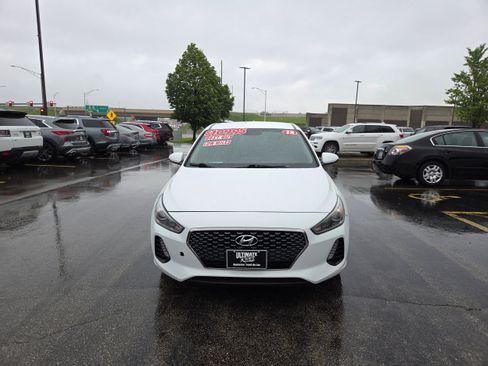 Used 2018 Hyundai Elantra GT FWD image 2