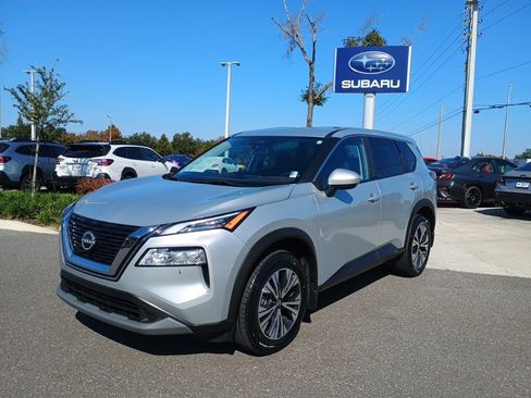 Used 2023 Nissan Rogue SV image 1
